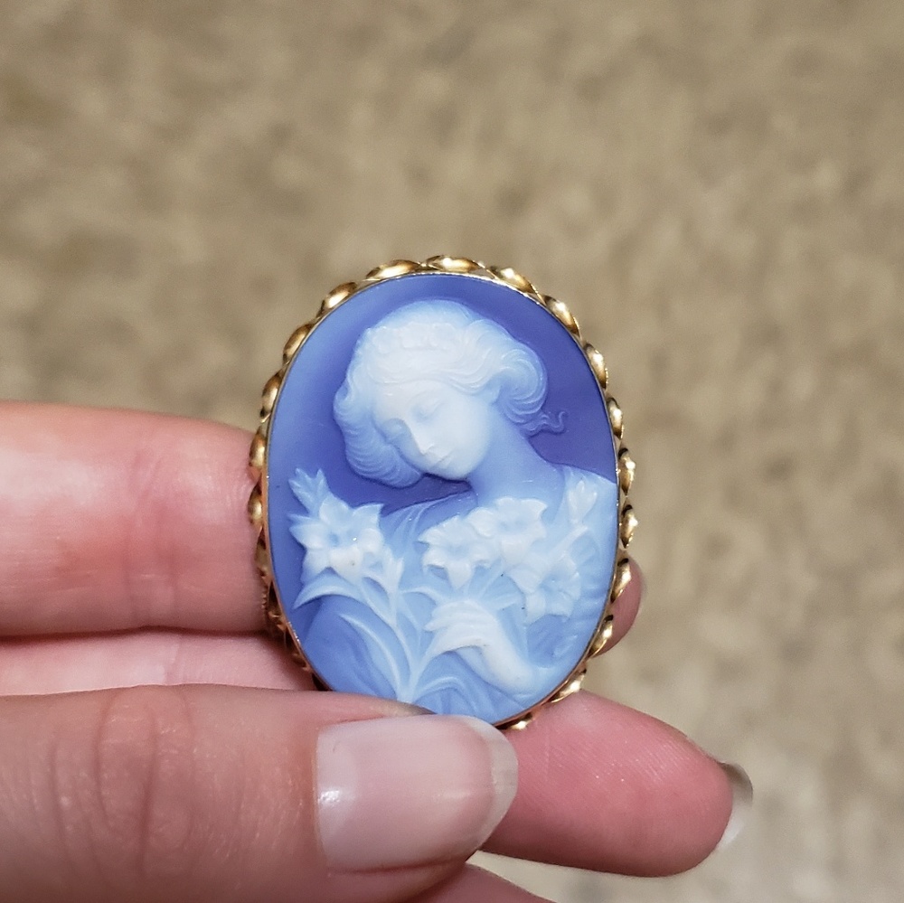 Vintage Cameo Brooch